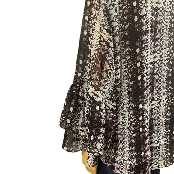 Cato Multi Layered Form Flattering Style Too​​​ - Picture 6 of 11